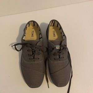 Never been worn Men’s Toms shoes